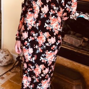 Gorgeous long floral dress.